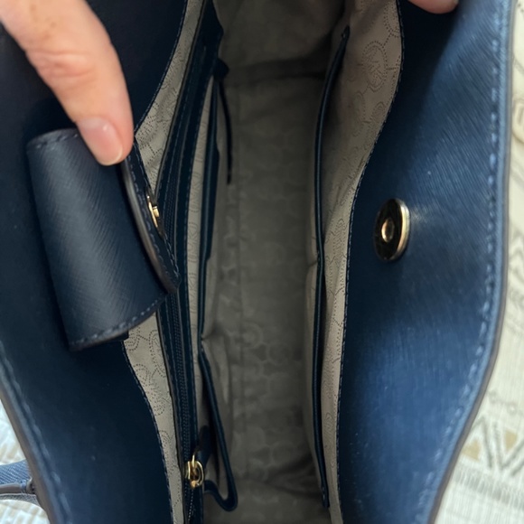 Michael Kors Hamilton Tote - Picture 8 of 16